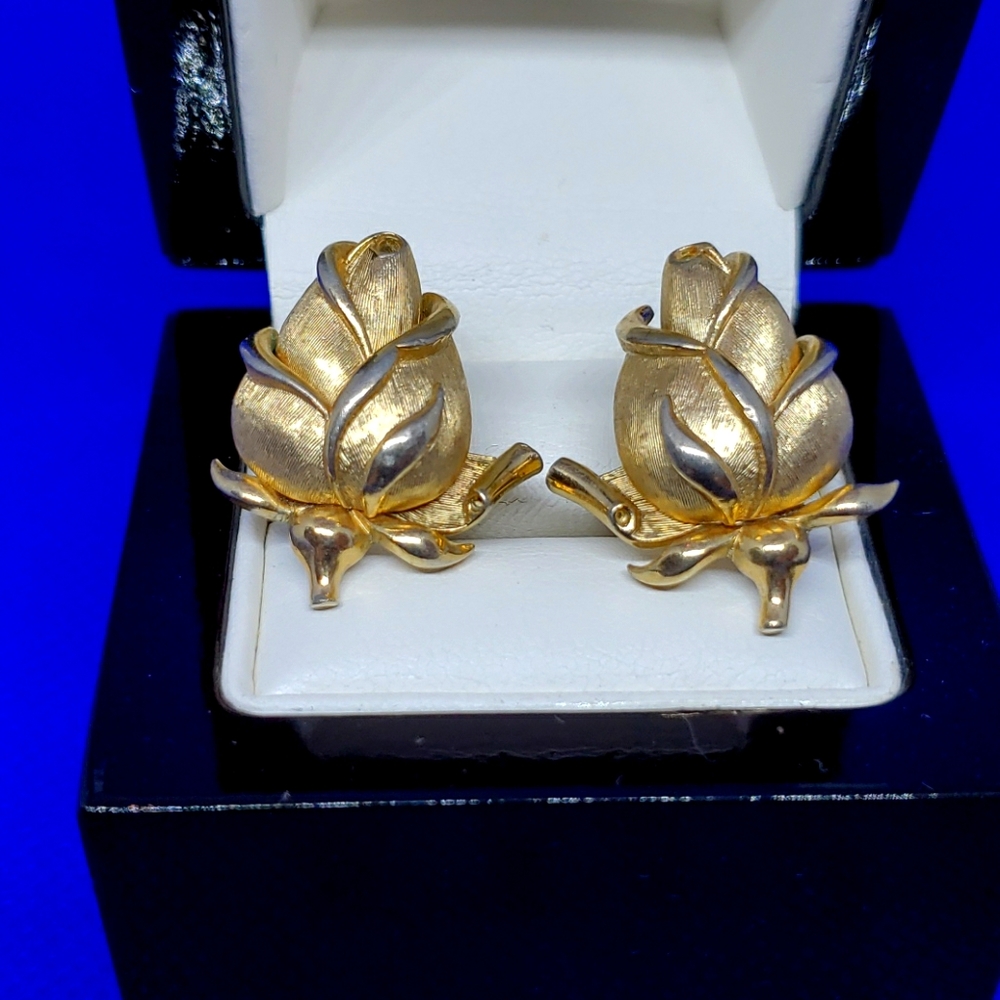 Vintage  crown Trifari gold rosebud clip earrings